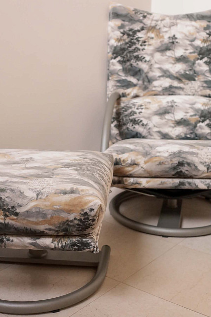 Кресло и табурет немецкого бренда Rolf Benz