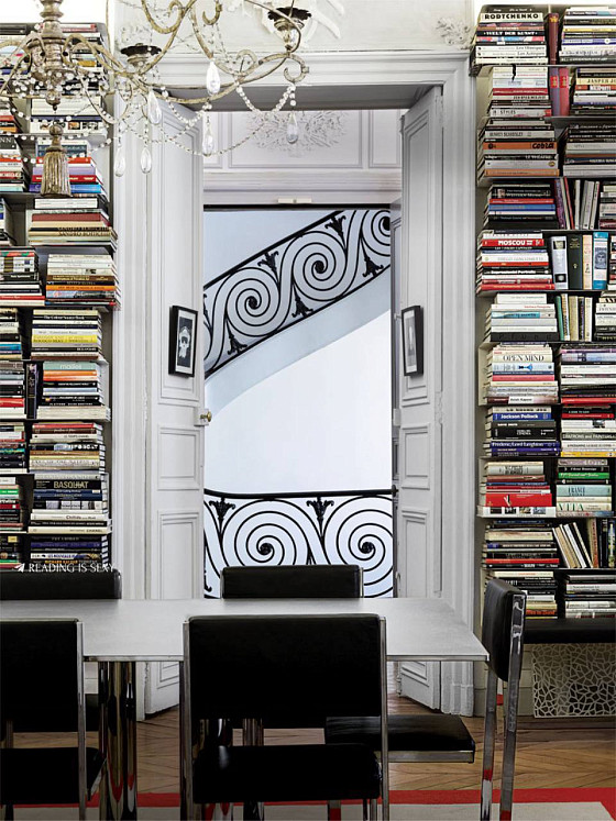 А зачем вообще нужны дома книги? Есть же ноутбуки, планшеты, ридеры. Аудиокниги, наконец. 