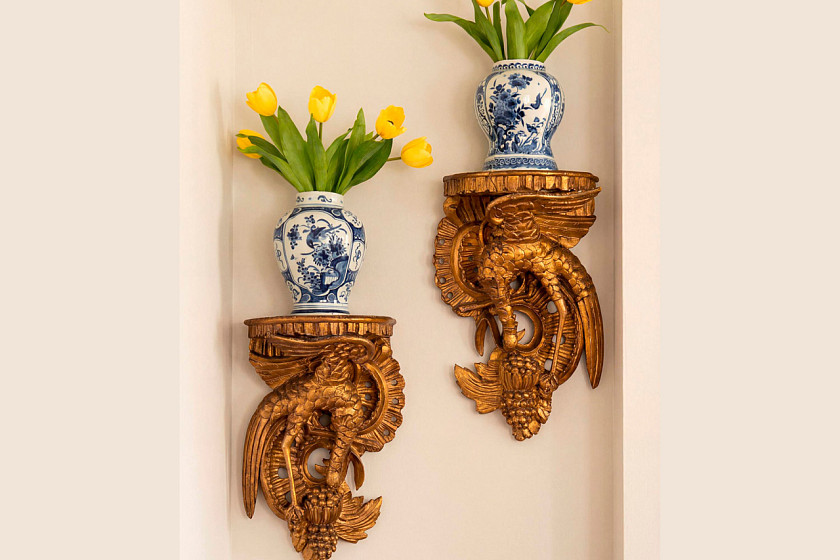 Антикварные настенные консоли с образом птицы Хо-о