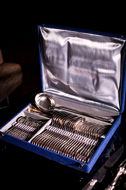 Комплект столовых серебряных приборов в стиле ампир мастерской Ravinet & Cie, широко известной во Франции на рубеже XIX- XX вв
