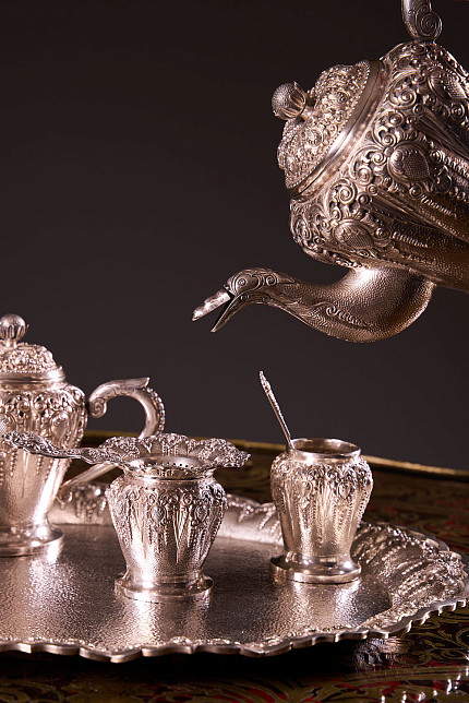 Сервиз чайный «Джокья», серебро, гравировка, ковка, Индонезия, середина XX века.