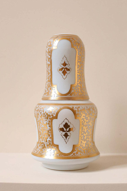 Графин, молочное стекло, роспись золотом, XIX век