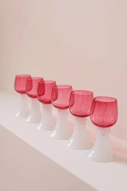 Комплект бокалов для белого вина, цветной хрусталь, опаловое стекло, Франция, конец XIX века